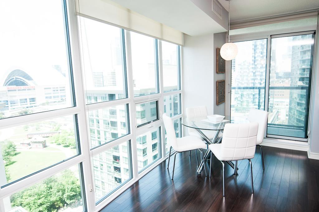 Napa Furnished Suites At Cn Tower & Maple Leaf Square Toronto Extérieur photo