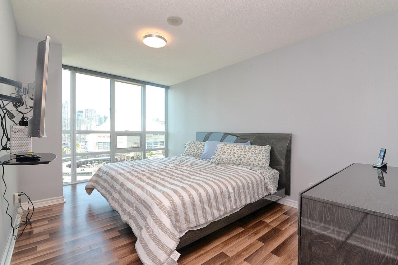 Napa Furnished Suites At Cn Tower & Maple Leaf Square Toronto Extérieur photo