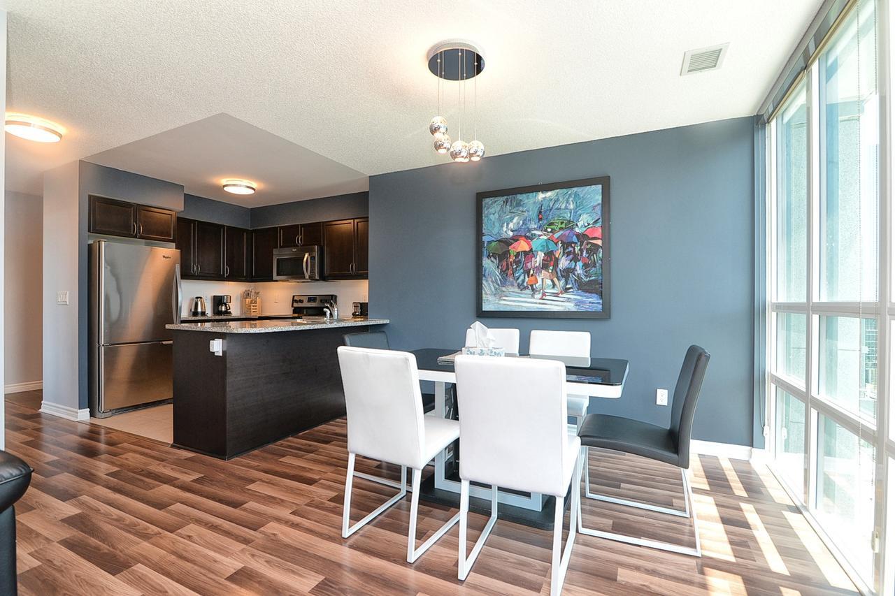 Napa Furnished Suites At Cn Tower & Maple Leaf Square Toronto Extérieur photo