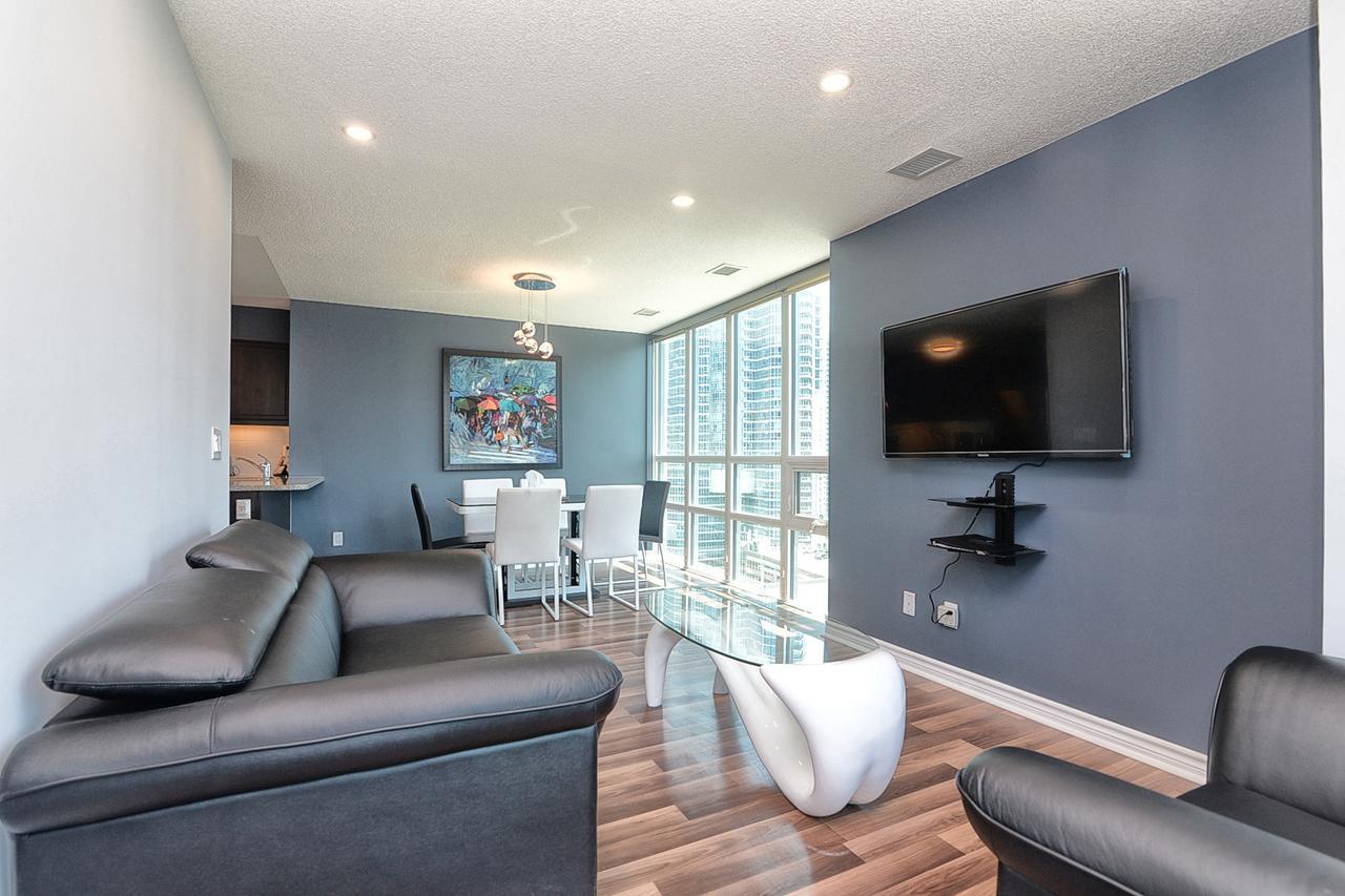 Napa Furnished Suites At Cn Tower & Maple Leaf Square Toronto Extérieur photo