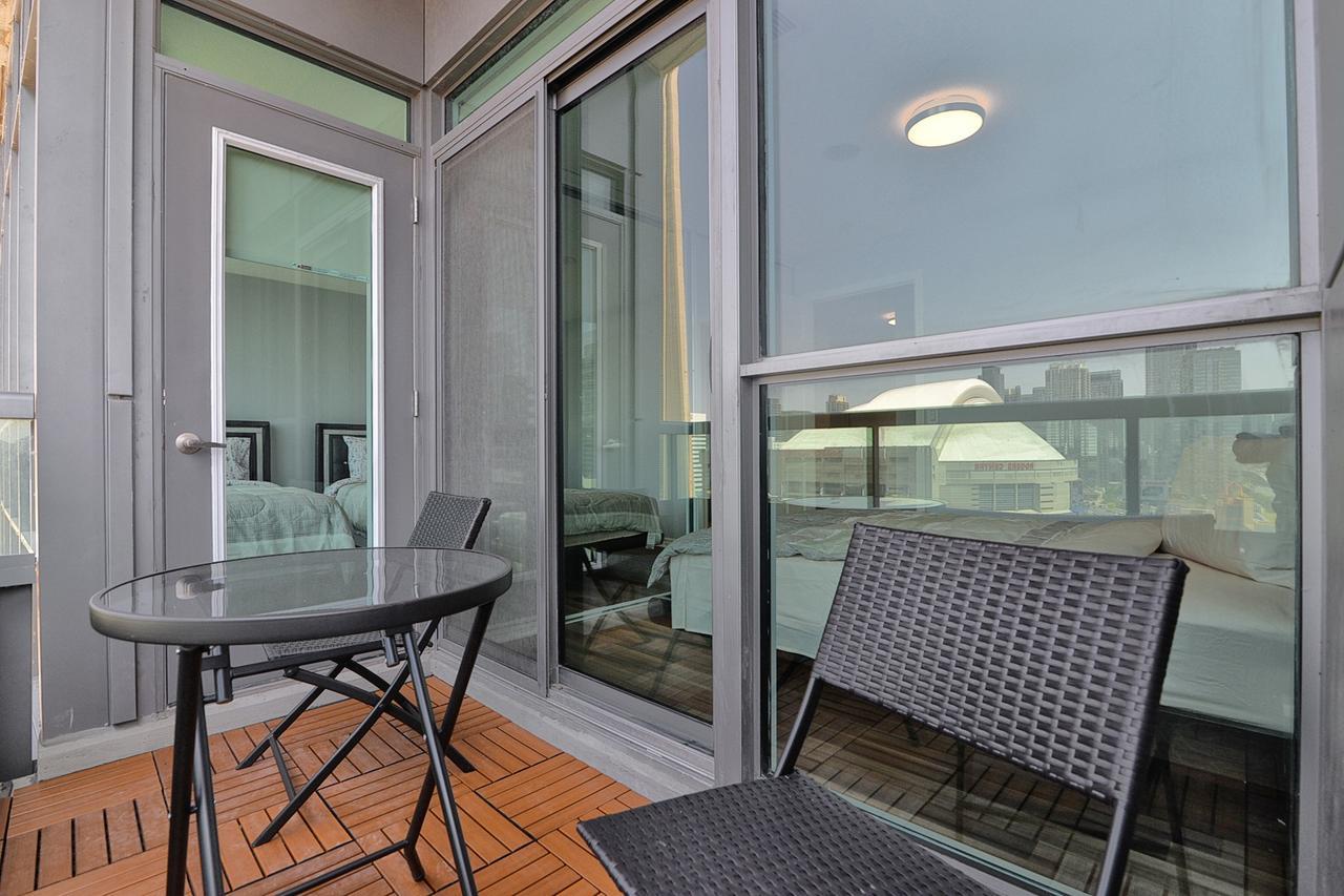 Napa Furnished Suites At Cn Tower & Maple Leaf Square Toronto Extérieur photo