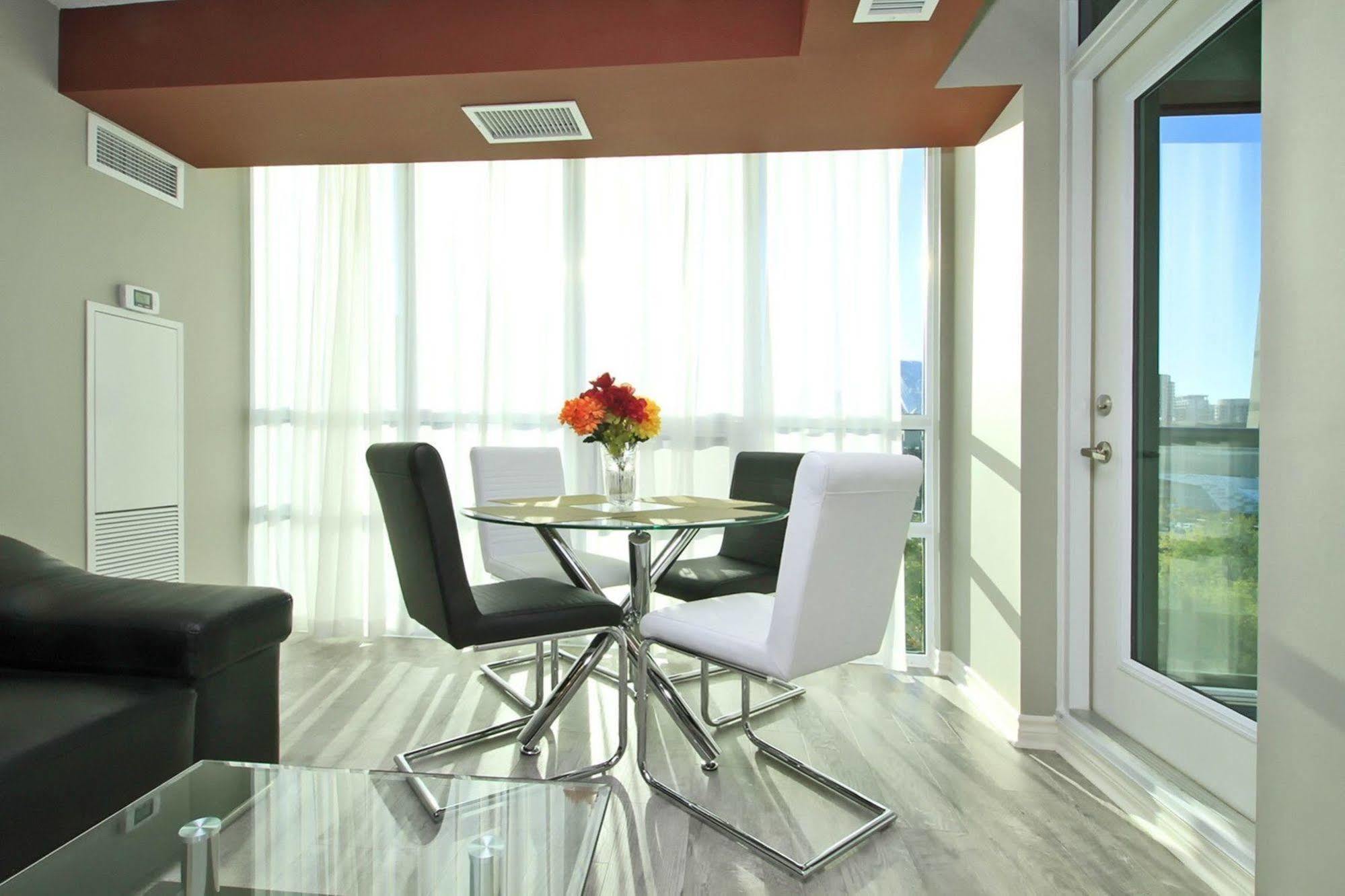Napa Furnished Suites At Cn Tower & Maple Leaf Square Toronto Extérieur photo