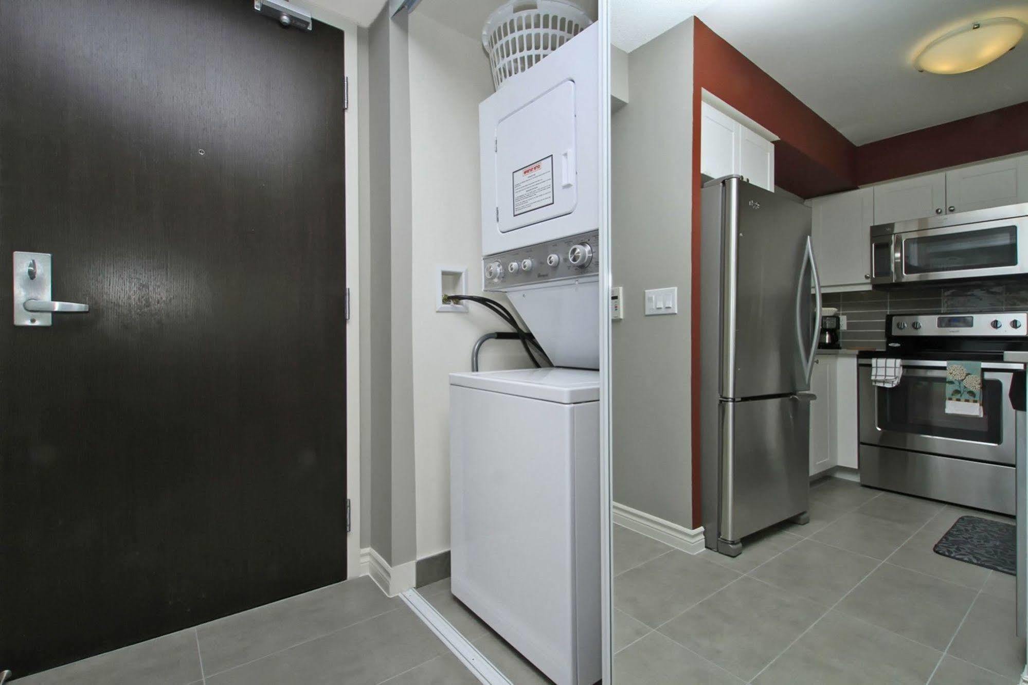 Napa Furnished Suites At Cn Tower & Maple Leaf Square Toronto Extérieur photo