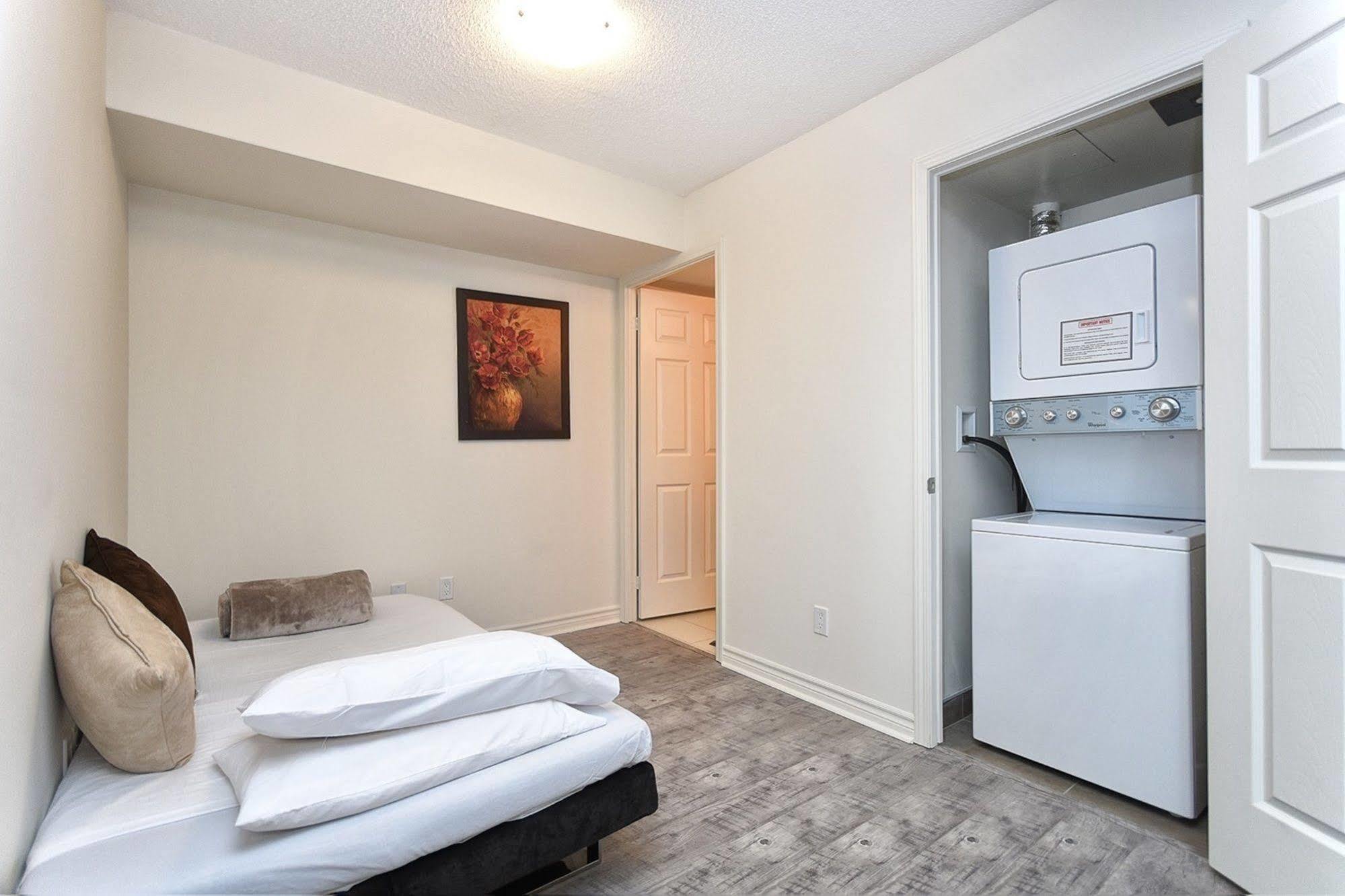 Napa Furnished Suites At Cn Tower & Maple Leaf Square Toronto Extérieur photo