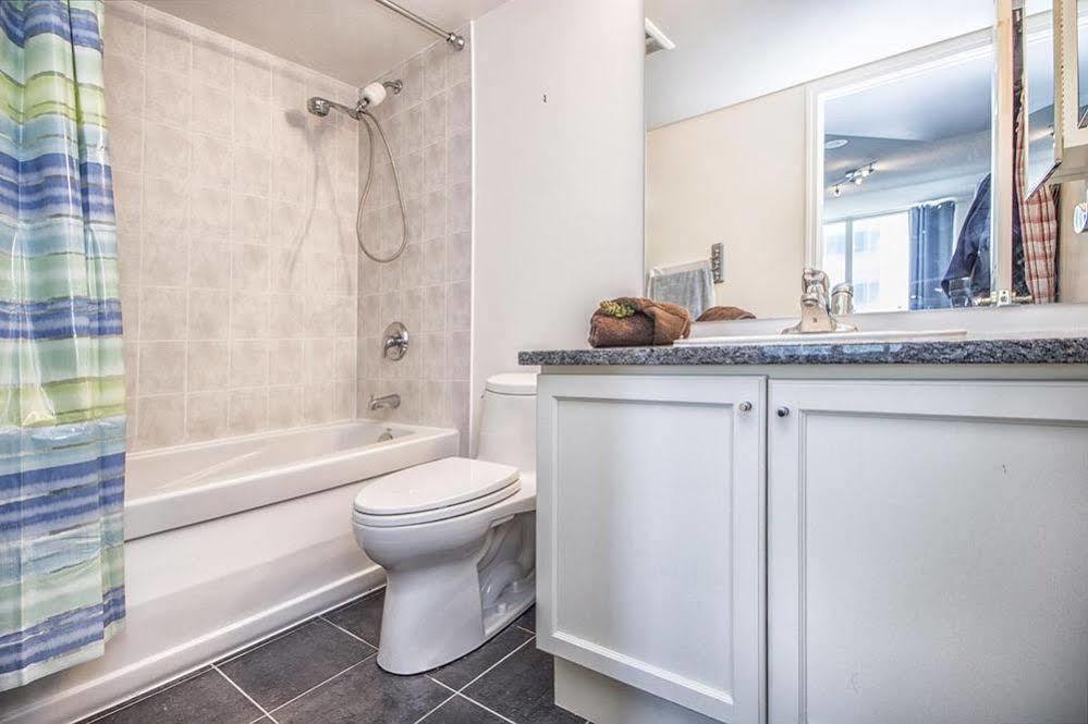 Napa Furnished Suites At Cn Tower & Maple Leaf Square Toronto Extérieur photo